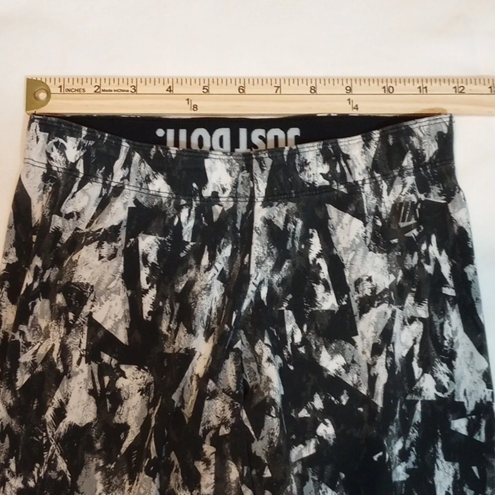 Women's Nike Leggings Sz S Black Pattern Just Do It Splatter Workout Sport Fun